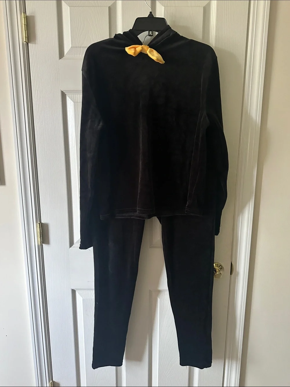 Adult men’s Disney Mickey Mouse Costume Halloween size large